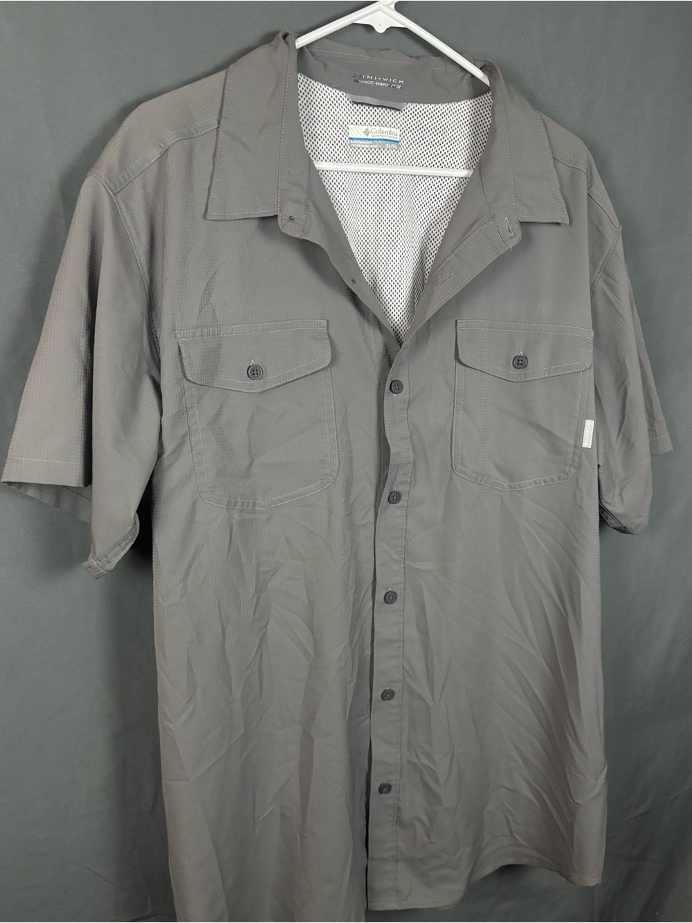 Columbia Men's Short Sleeve Button Front Shirt in Gray